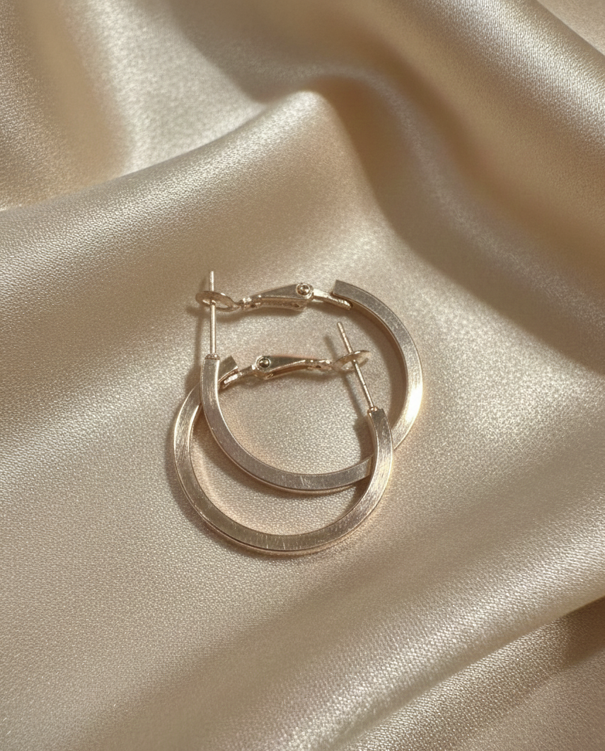 Classic Flat Edge Hoop Earrings – 20 mm